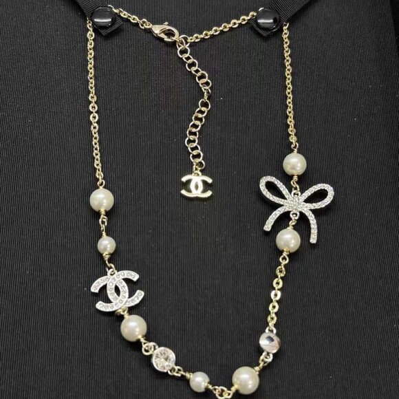 Authentic CHANEL Pearl CC Logo & Crystal Bow Station Necklace - Picture 1 of 6